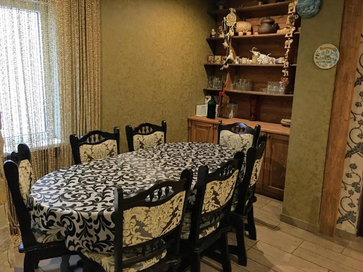 Затишний Міні-Готель "Rosky" Jassinja Exterior foto