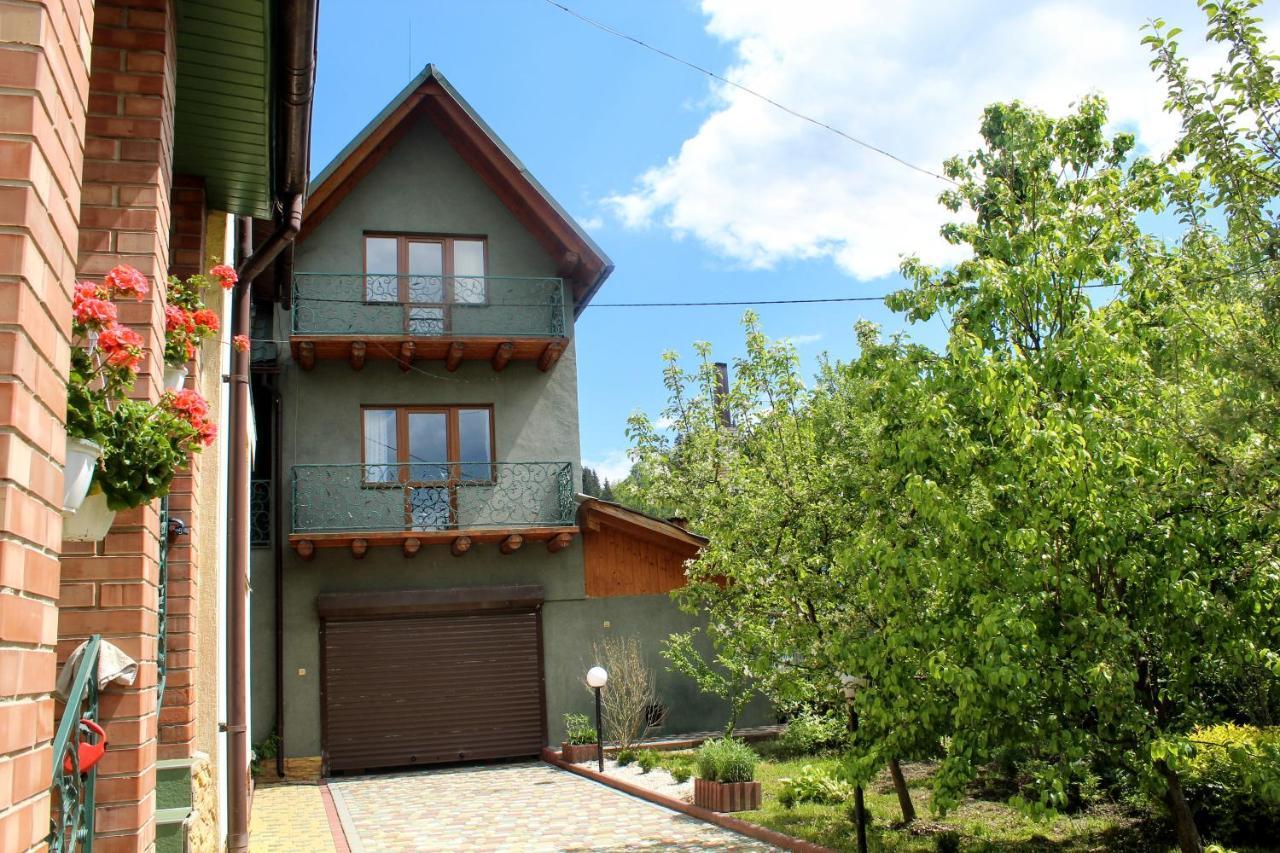 Затишний Міні-Готель "Rosky" Jassinja Exterior foto